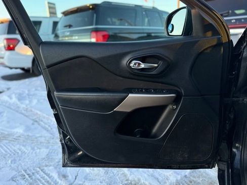 Used 2018 Jeep Cherokee Altitude image 11