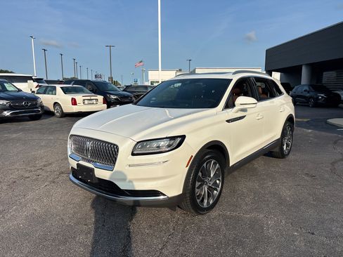 Used 2023 Lincoln Nautilus Reserve AWD/4WD image 3