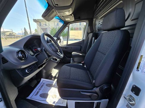 Used 2024 Mercedes-Benz Sprinter 2500 image 24
