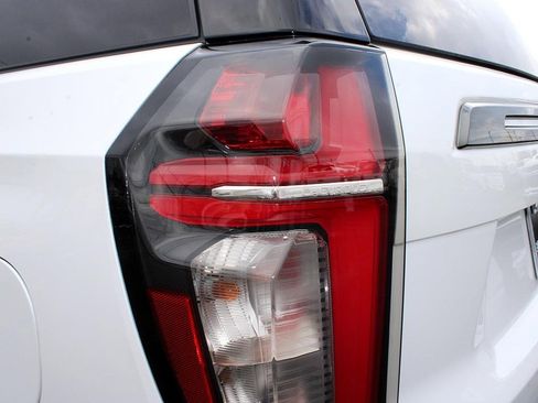 Used 2022 Chevrolet Tahoe Z71 w/ Luxury Package image 16