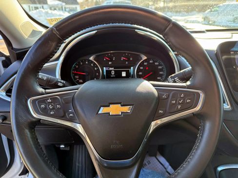 Used 2018 Chevrolet Malibu LT w/ Leather Package image 18