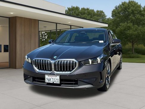 Used 2026 BMW 530i w/ Premium Package RWD image 3