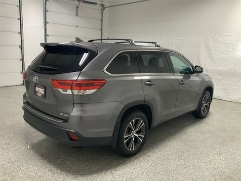 Used 2018 Toyota Highlander Plus image 5