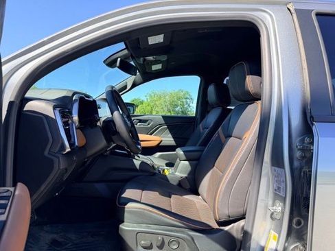 Used 2023 GMC Canyon AT4 w/ AT4 Premium Package AWD/4WD image 7