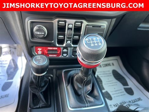 Used 2025 Jeep Wrangler Unlimited Rubicon w/ Convenience Group image 17