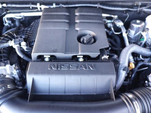 Used 2025 Nissan Frontier PRO-4X image 16