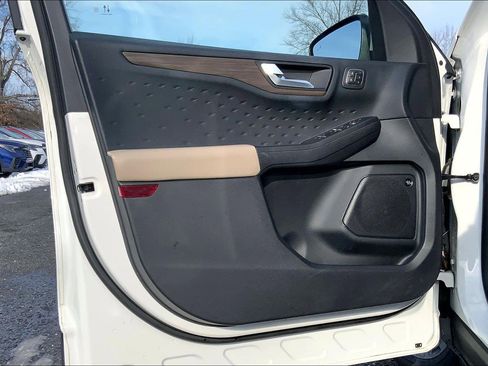 Used 2020 Ford Escape Titanium image 19