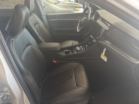 New 2026 Jeep Grand Cherokee Limited w/ Limited Altitude Package AWD/4WD image 15