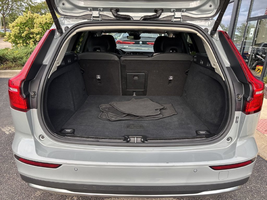 Used 2025 Volvo V60 B5 Cross Country Plus AWD/4WD image 24