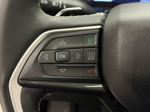 Used 2023 Jeep Grand Cherokee Laredo w/ Luxury Tech Group I AWD/4WD image 14