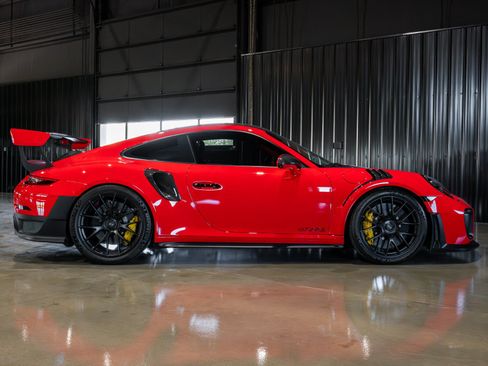 Used 2018 Porsche 911 GT2 RS RWD image 4