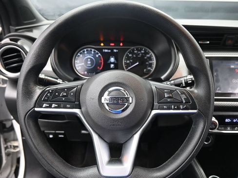 Used 2020 Nissan Kicks SV FWD image 13