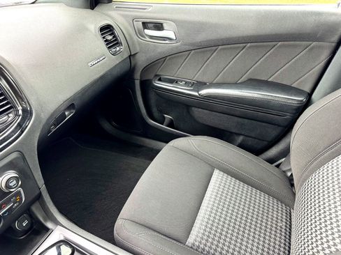Used 2020 Dodge Charger SXT w/ Blacktop Package image 30
