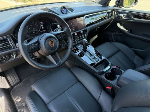 Used 2026 Porsche Macan AWD/4WD image 4