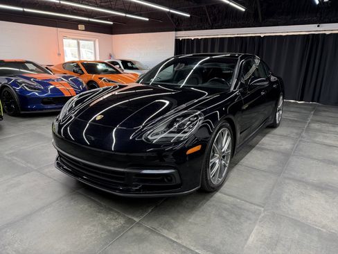Used 2019 Porsche Panamera 4 image 1
