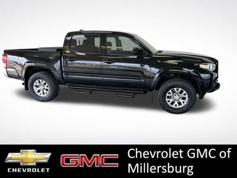 Used 2017 Toyota Tacoma SR5 w/ Tow Package AWD/4WD image 2