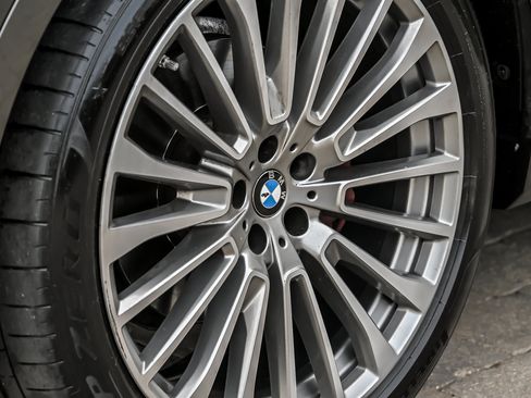 Used 2021 BMW X7 xDrive40i w/ Premium Package AWD/4WD image 9