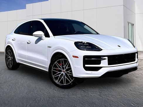 Certified 2025 Porsche Cayenne S AWD/4WD image 9