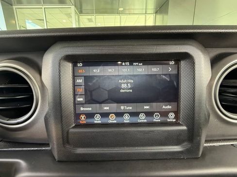 Used 2023 Jeep Gladiator Sport AWD/4WD image 31
