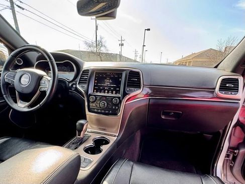 Used 2017 Jeep Grand Cherokee Overland image 13