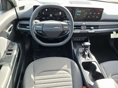 New 2025 Kia K4 EX image 9