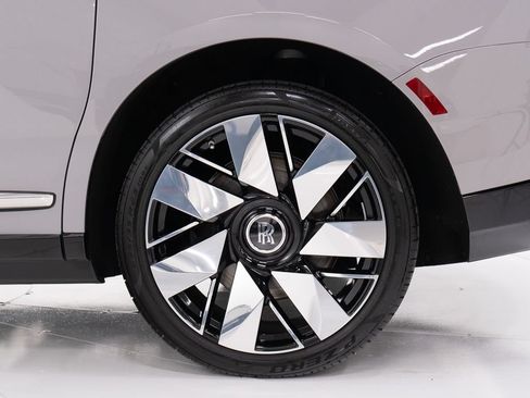 Certified 2025 Rolls-Royce Cullinan AWD/4WD image 51