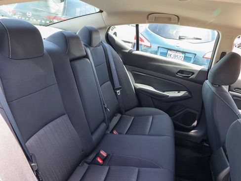 Used 2025 Nissan Altima 2.5 SV FWD image 17