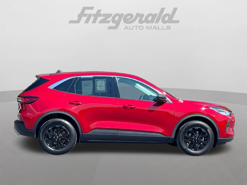 Used 2023 Ford Escape Active AWD/4WD image 3
