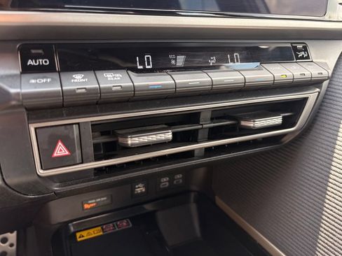 Used 2025 Toyota Camry SE FWD image 17