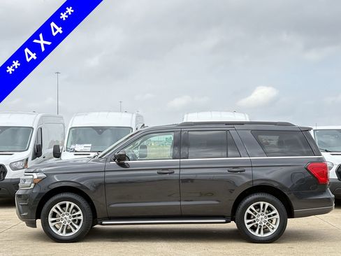 Certified 2022 Ford Expedition XLT image 3