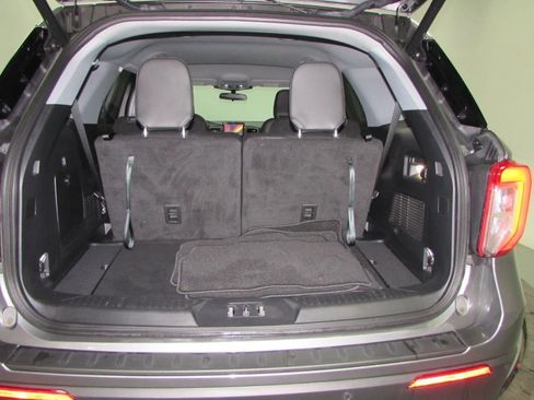 Used 2023 Ford Explorer XLT w/ Equipment Group 202A image 27