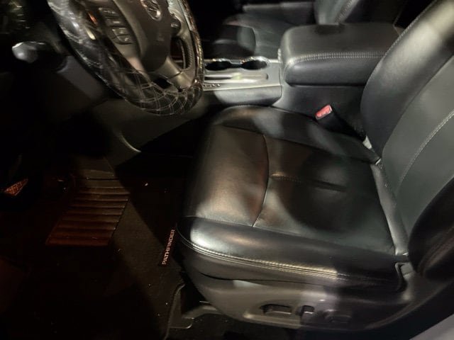 Used 2018 Nissan Pathfinder SL FWD image 12