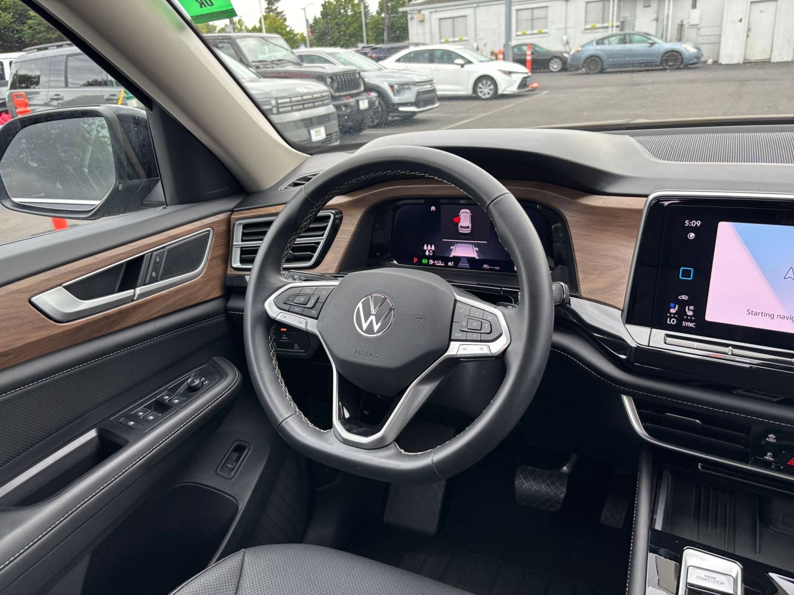 Used 2026 Volkswagen Atlas SE FWD image 37