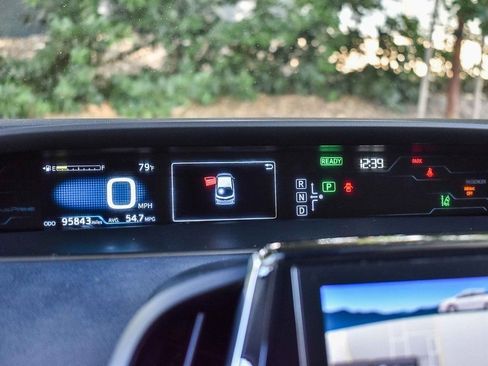 Used 2017 Toyota Prius Prime Premium image 19