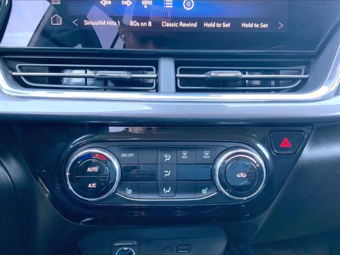 Used 2025 Chevrolet Trax ACTIV w/ Driver Confidence Package image 35