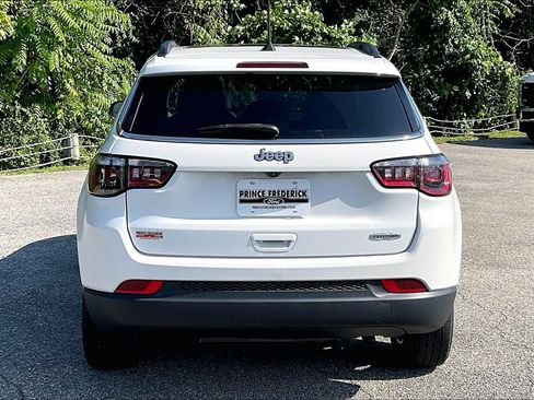 Used 2022 Jeep Compass Latitude w/ Sun and Sound Group FWD image 4