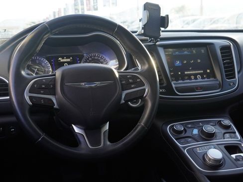 Used 2017 Chrysler 200 Limited Platinum image 23