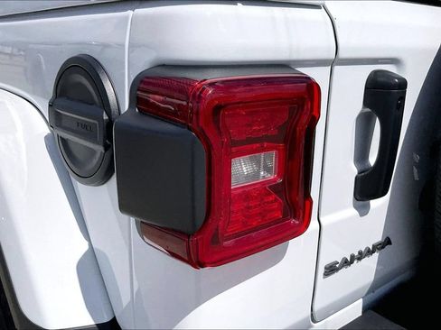 Used 2025 Jeep Wrangler Unlimited Sahara AWD/4WD image 20