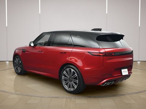 Used 2025 Land Rover Range Rover Sport Dynamic SE AWD/4WD image 3