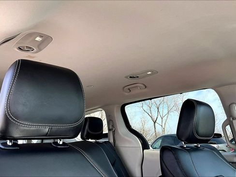 Used 2024 Chrysler Pacifica Touring-L FWD image 21