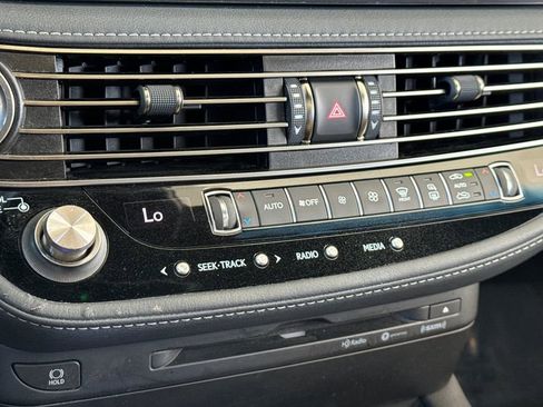 Used 2022 Lexus LS 500 w/ Interior Upgrade Package RWD image 24