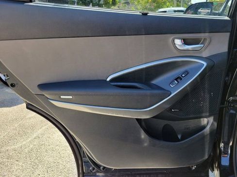 Used 2017 Hyundai Santa Fe SE w/ Ultimate Package FWD image 10