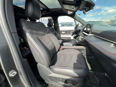 Used 2025 Ford Explorer ST image 27