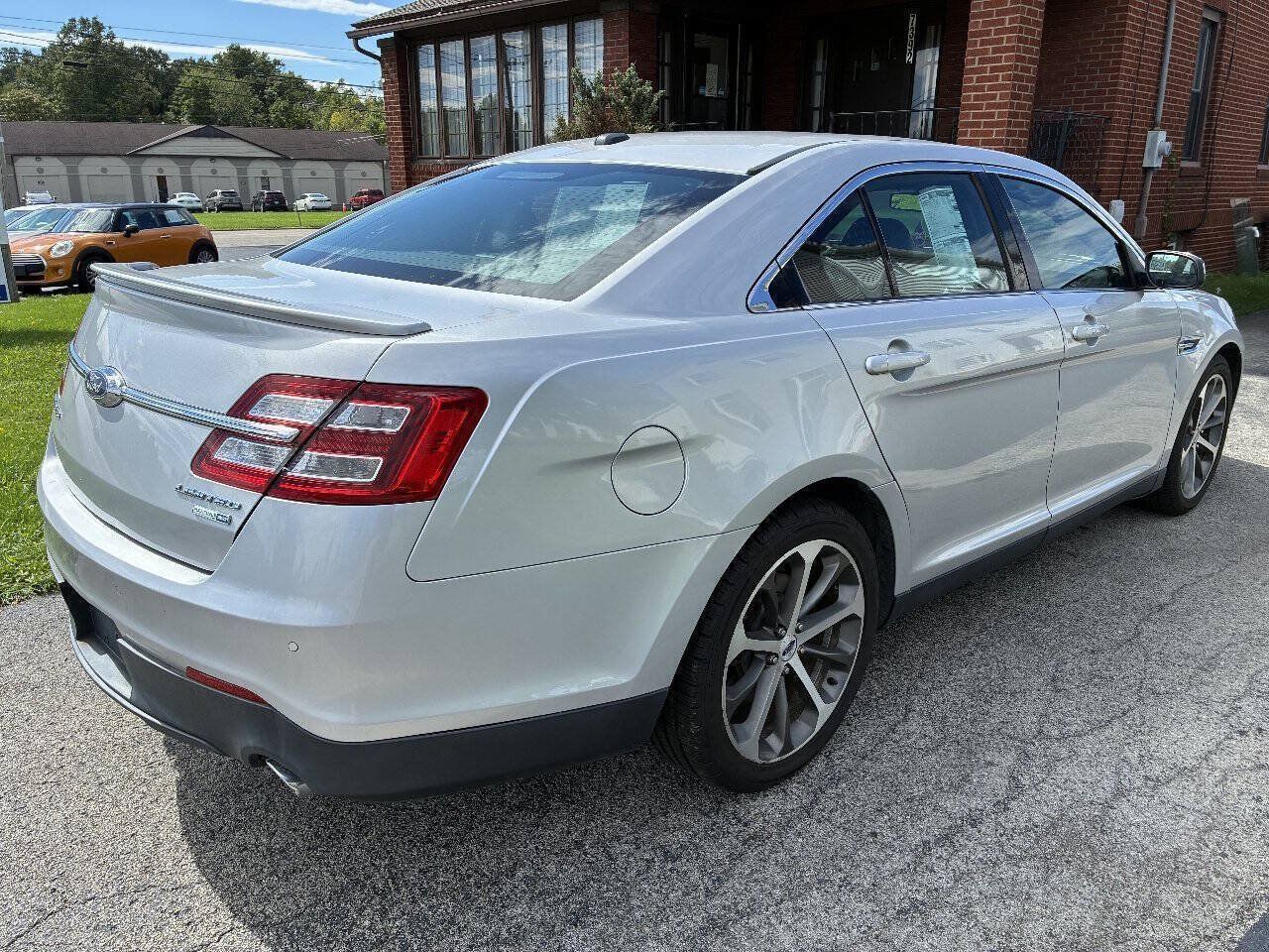 Used 2016 Ford Taurus Limited w/ Driver Assist Package AWD/4WD image 4