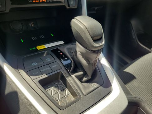 Used 2025 Toyota RAV4 LE image 27