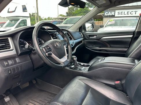 Used 2017 Toyota Highlander XLE image 11