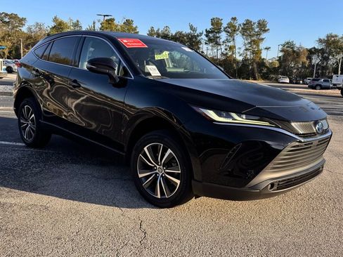 Used 2023 Toyota Venza LE image 9