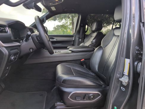 Used 2024 Jeep Wagoneer L Series II w/ Flexible Seating Group AWD/4WD image 16