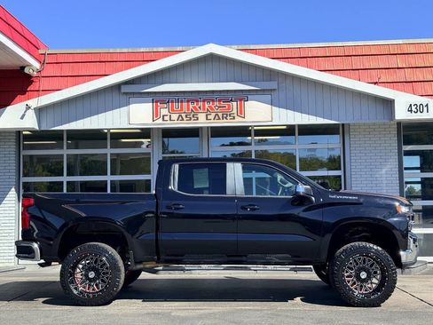 Used 2020 Chevrolet Silverado 1500 LT image 3