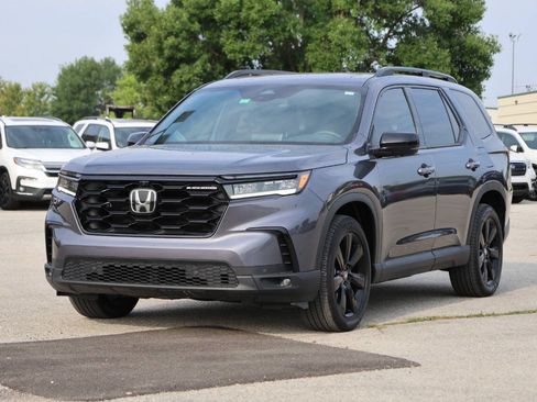 Used 2025 Honda Pilot Black Edition image 6